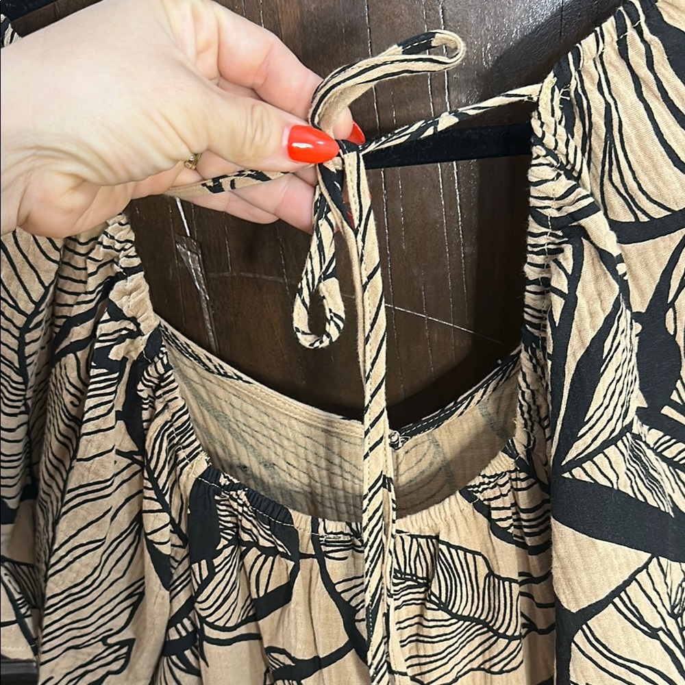 Leaf Print Tan and Black Dress - Picture 5 of 6